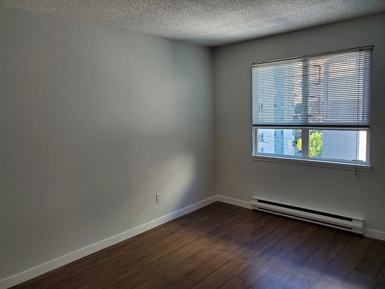 403 921 Thurlow Street