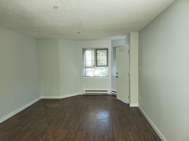 403 921 Thurlow Street