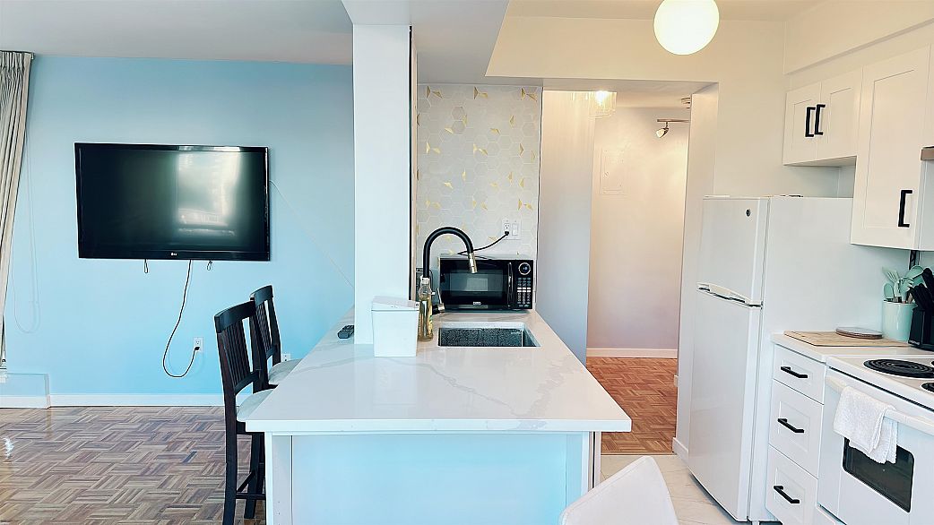 502 1850 Comox Street