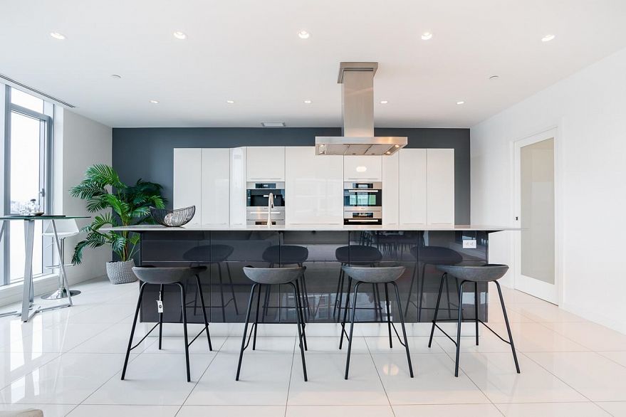 1601 277 Thurlow Street