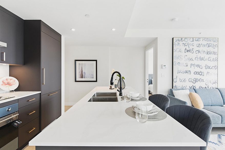 2306 1028 Barclay Street