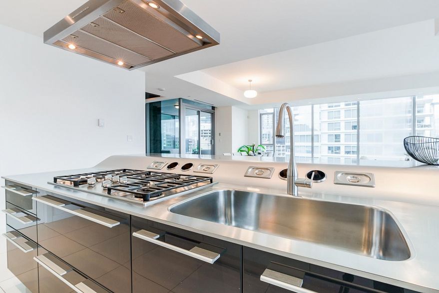 1601 277 Thurlow Street