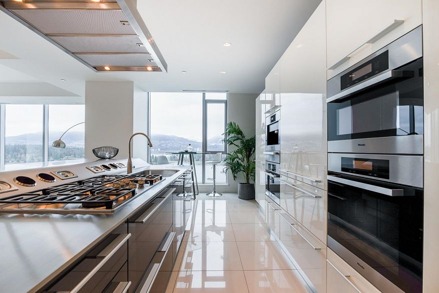 1601 277 Thurlow Street