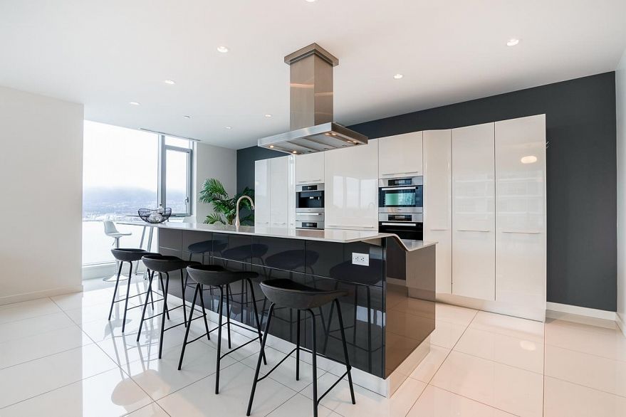 1601 277 Thurlow Street