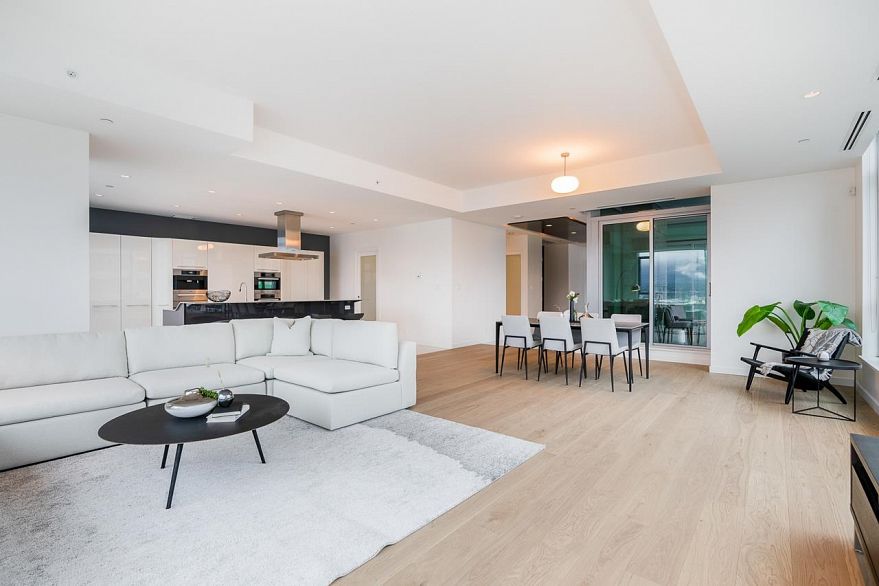 1601 277 Thurlow Street