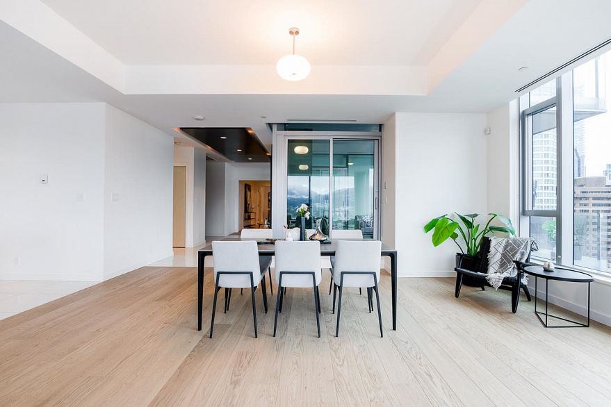 1601 277 Thurlow Street