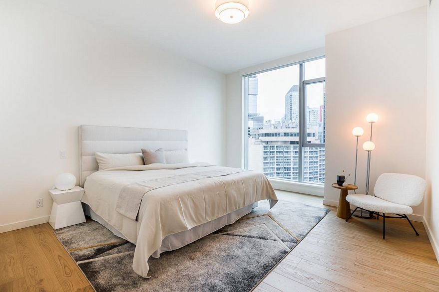 1601 277 Thurlow Street