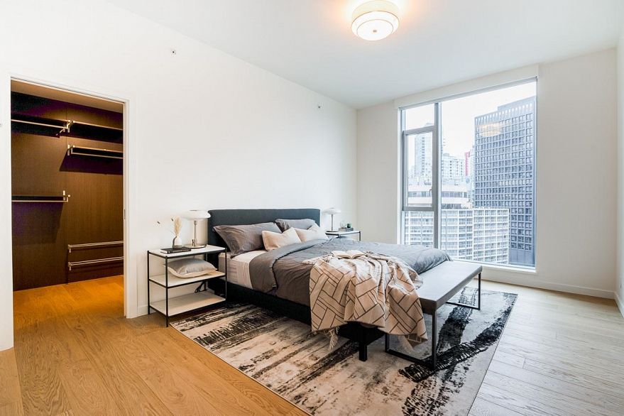 1601 277 Thurlow Street