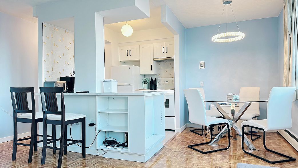 502 1850 Comox Street