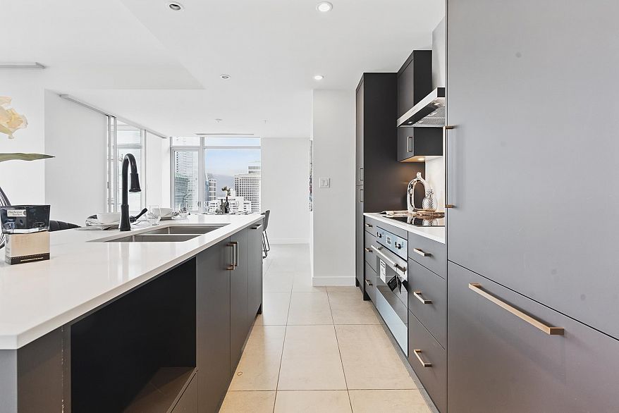 2306 1028 Barclay Street