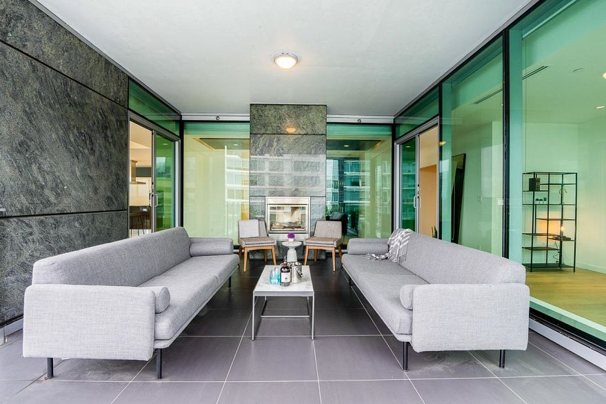 1601 277 Thurlow Street