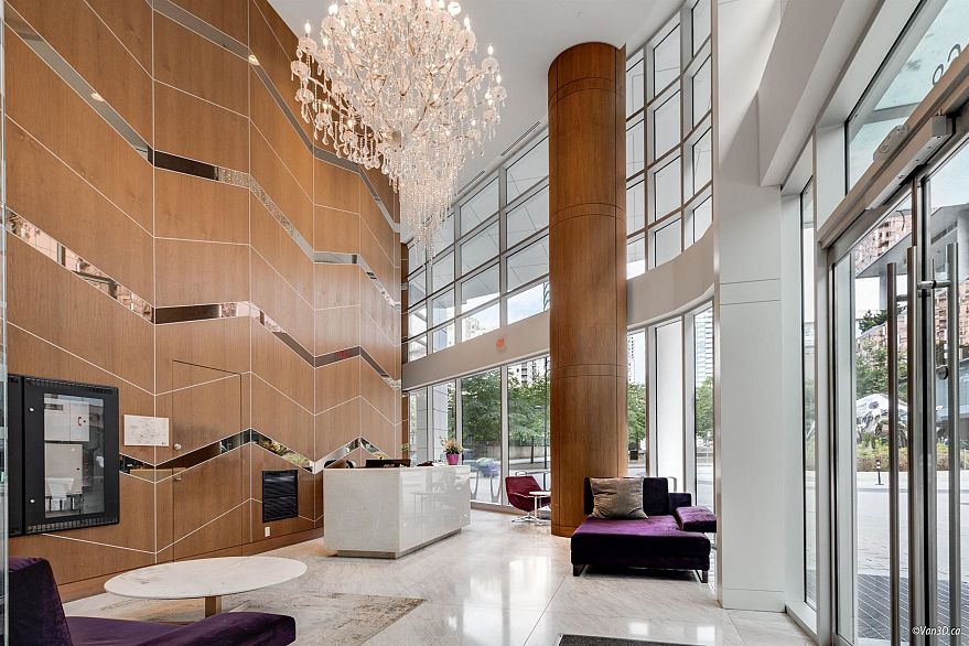 1817 68 Smithe Street