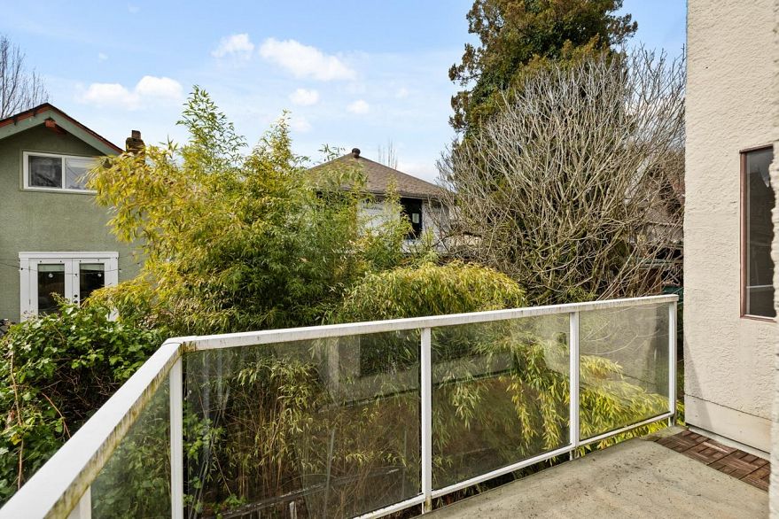 315 830 E 7th Avenue