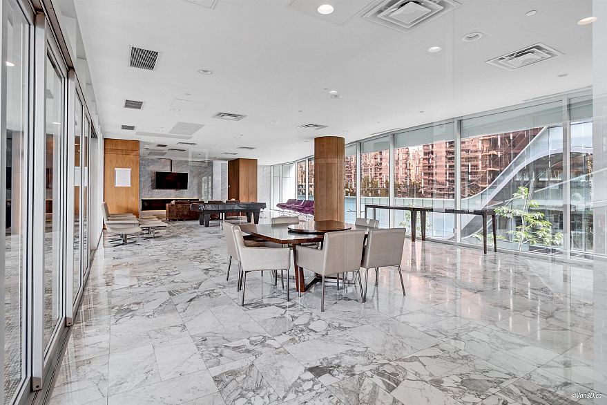 1817 68 Smithe Street