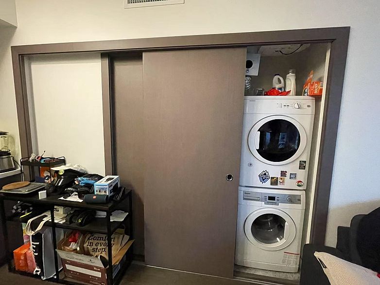 1817 68 Smithe Street