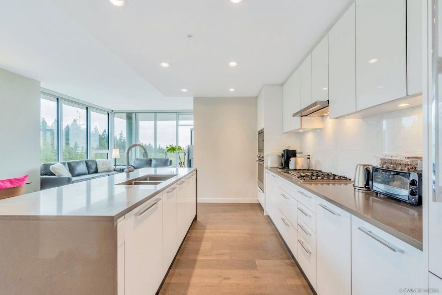 1108 3487 Binning Road