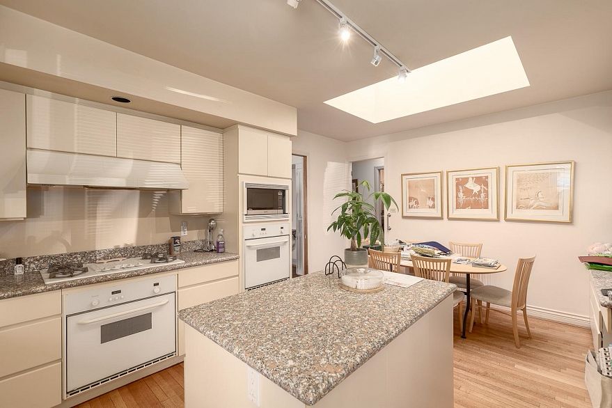 1516 Wesbrook Crescent