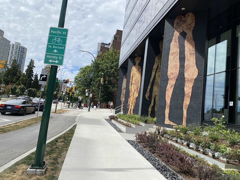 2301 889 Pacific Street