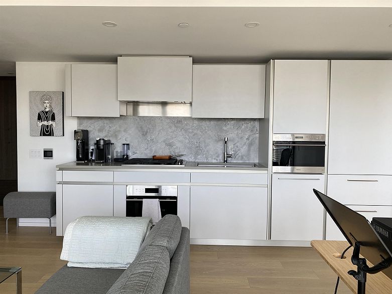 2301 889 Pacific Street