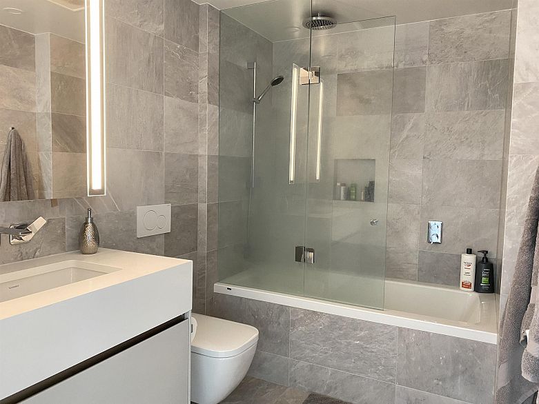 2301 889 Pacific Street