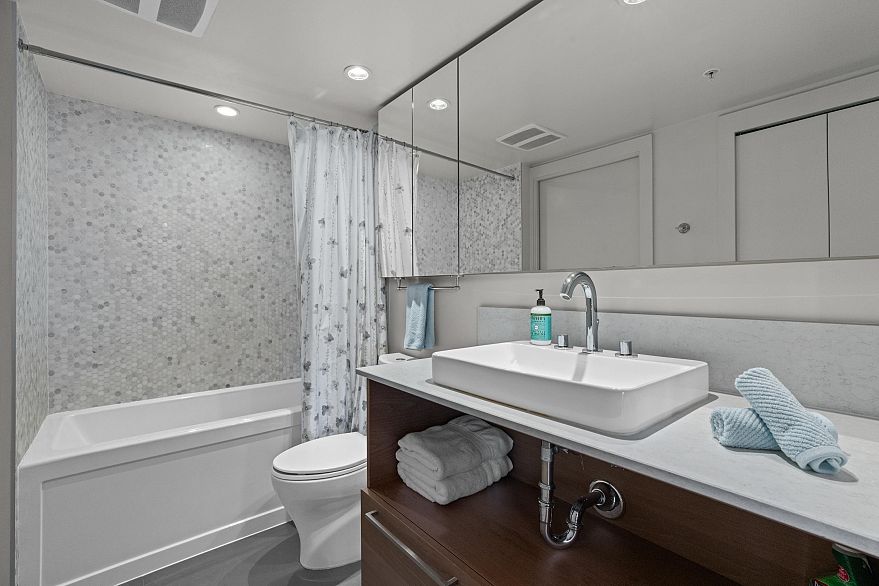 1006 189 Keefer Street