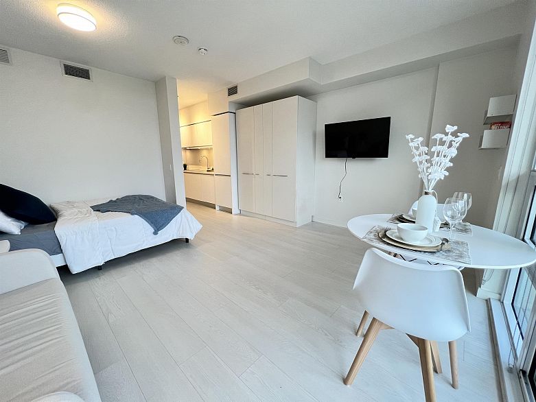 809 180 E 2nd Avenue