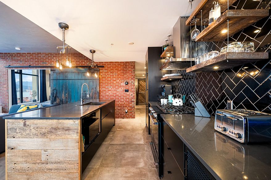 2909 108 W Cordova Street