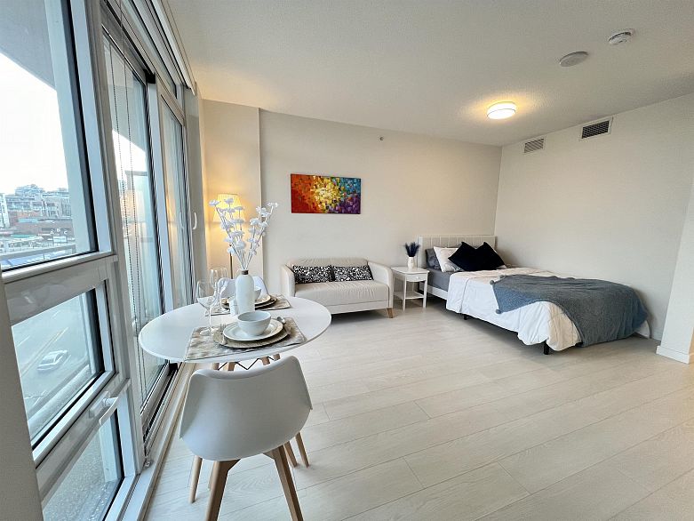 809 180 E 2nd Avenue