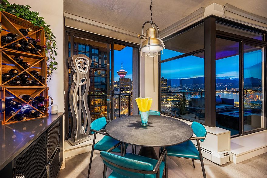 2909 108 W Cordova Street