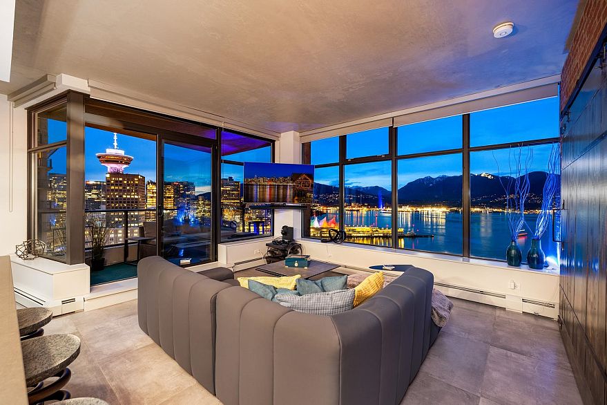 2909 108 W Cordova Street