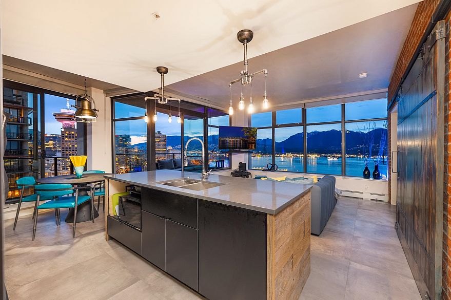 2909 108 W Cordova Street