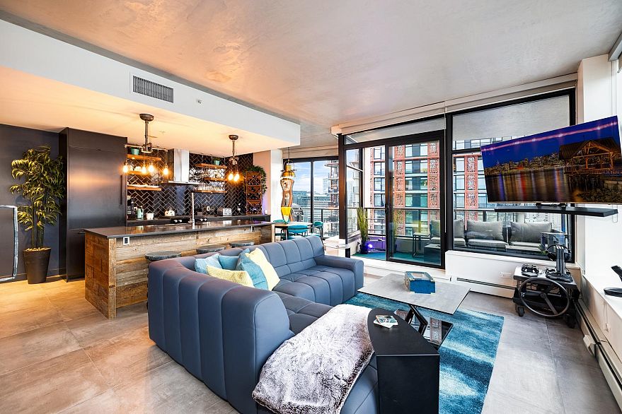 2909 108 W Cordova Street