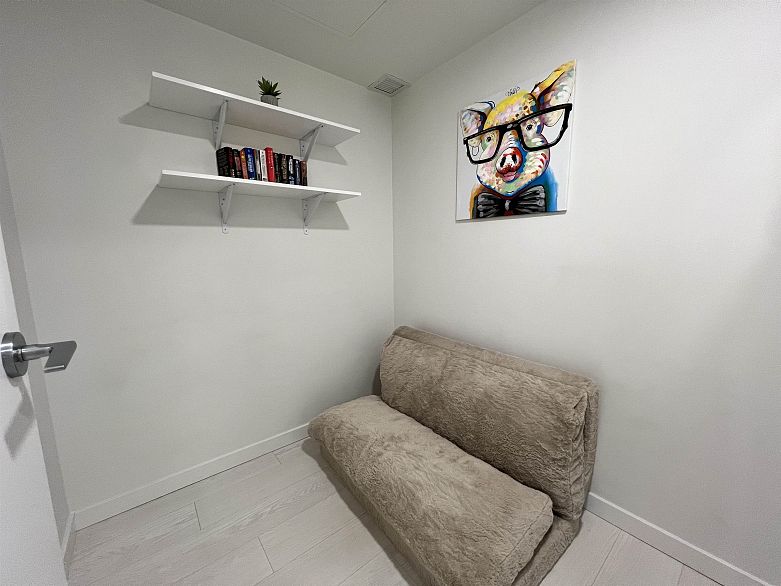 809 180 E 2nd Avenue