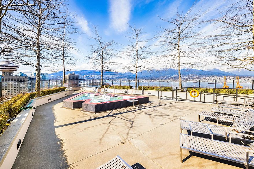 2909 108 W Cordova Street