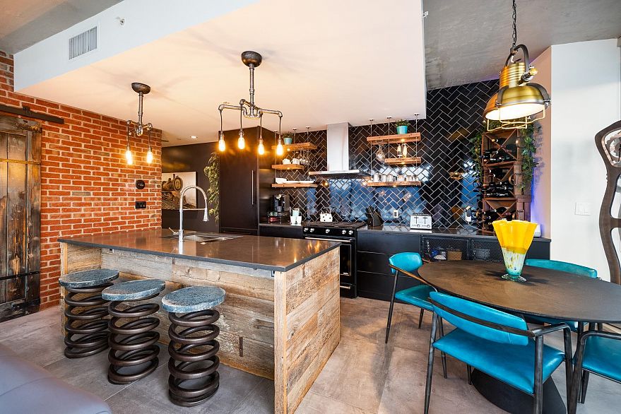 2909 108 W Cordova Street