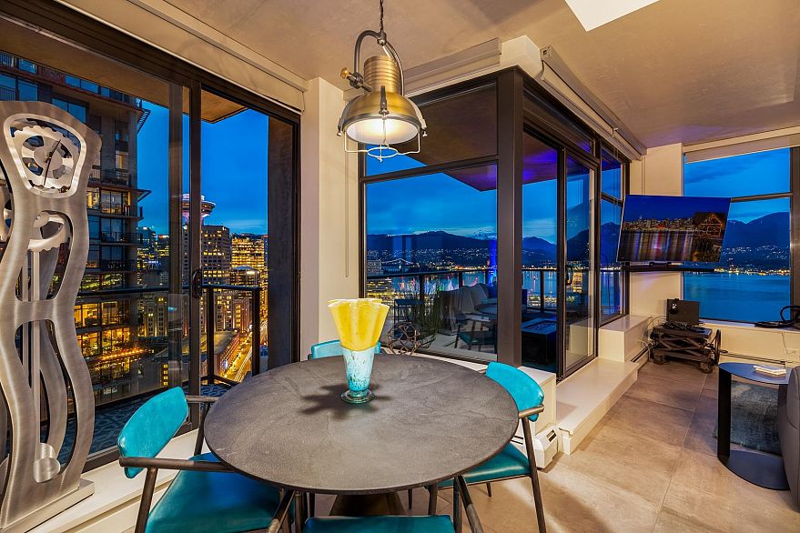 2909 108 W Cordova Street