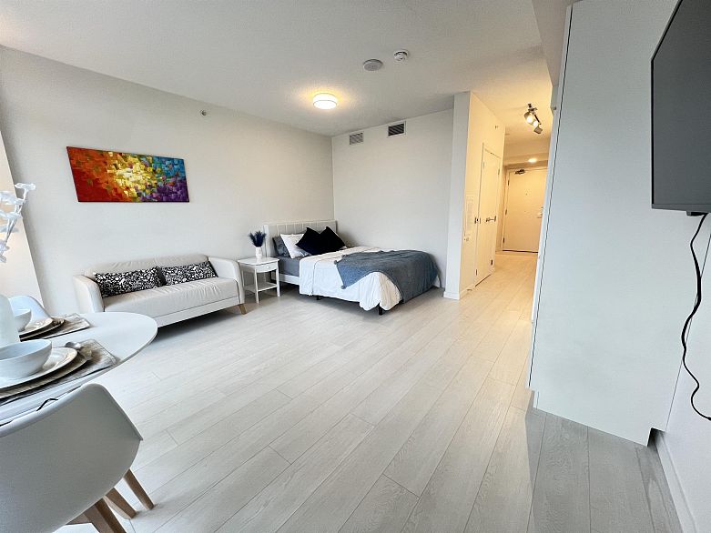 809 180 E 2nd Avenue