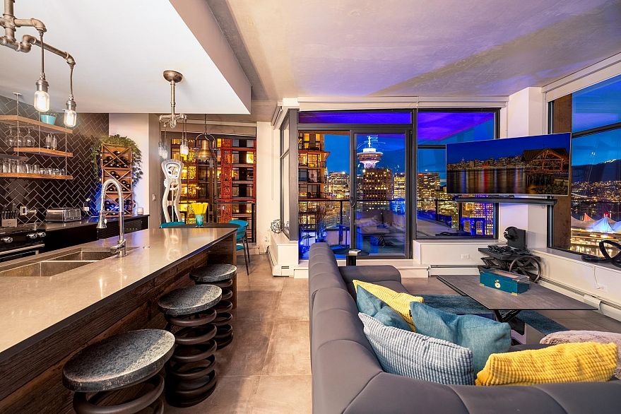 2909 108 W Cordova Street