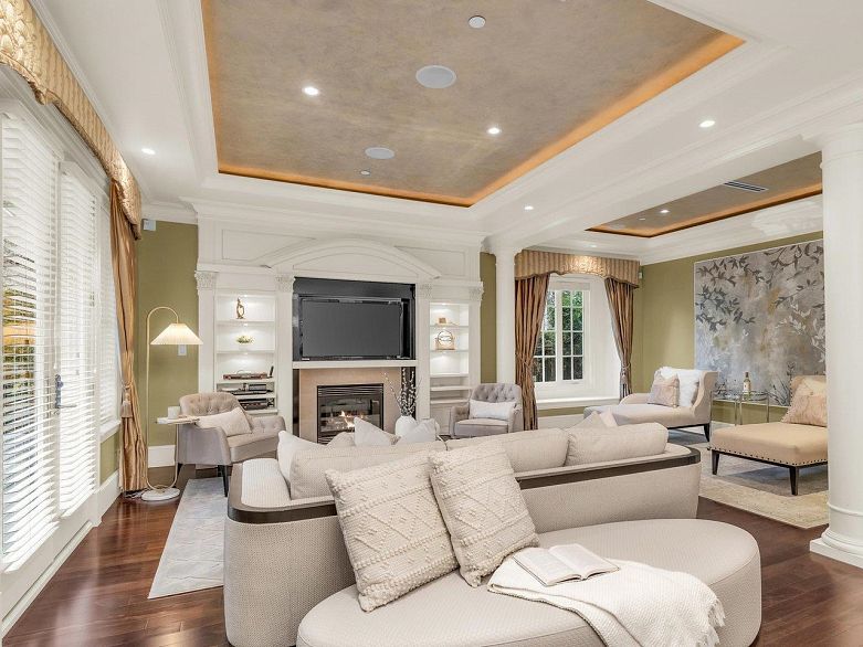 6037 Churchill Street