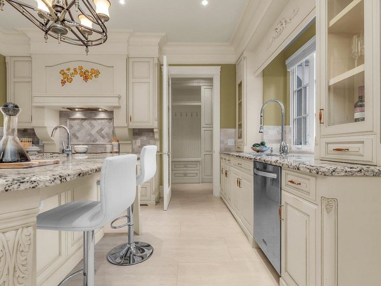 6037 Churchill Street