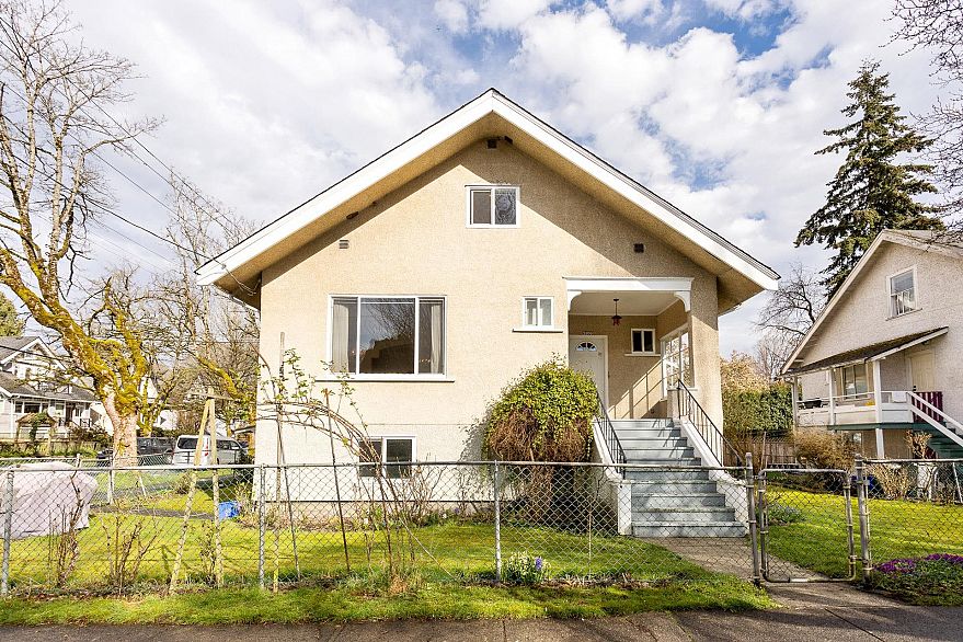 2206 TRUTCH STREET, Vancouver BC V6K 4G9