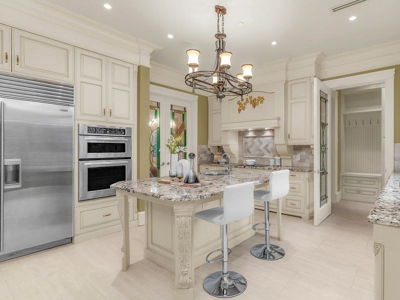 6037 Churchill Street