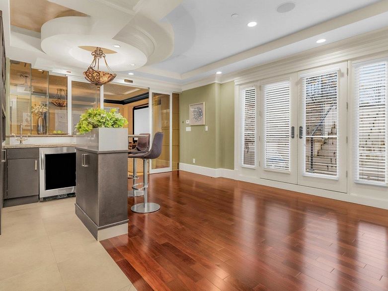 6037 Churchill Street