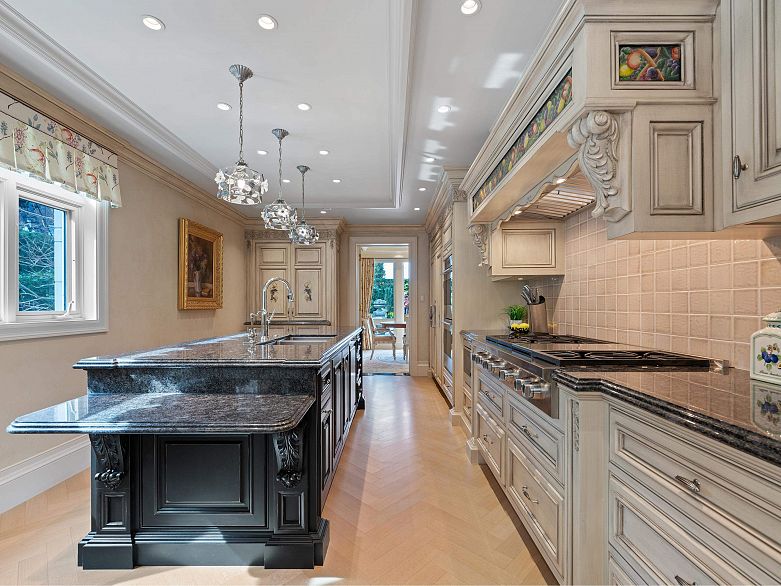 1B 1596 W 14th Avenue