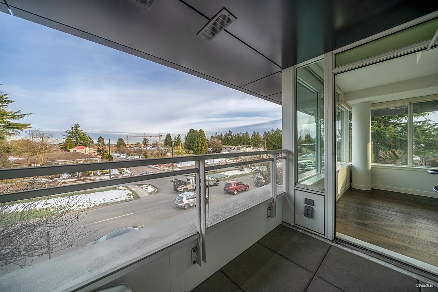 209 6383 Cambie Street