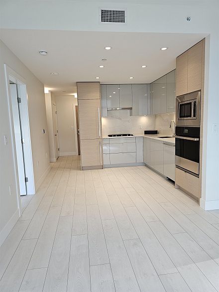 616 3438 SAWMILL CRESCENT, Vancouver BC V5S 0E3