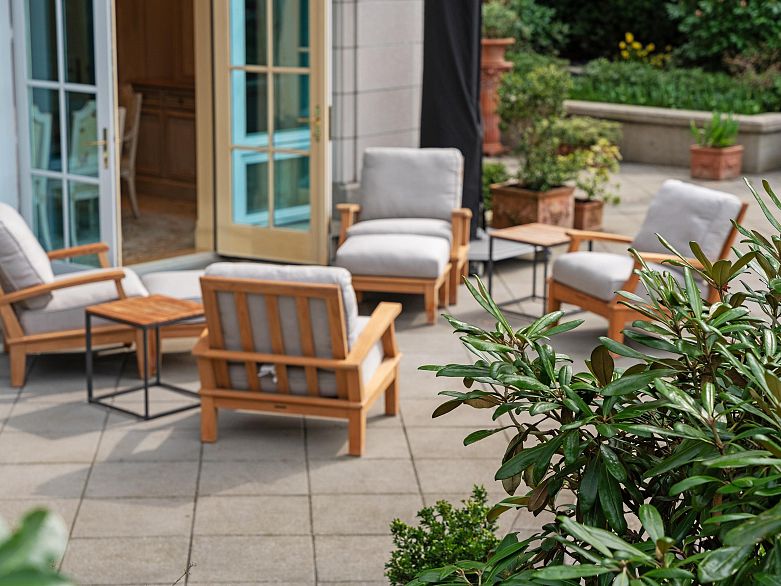 1B 1596 W 14th Avenue