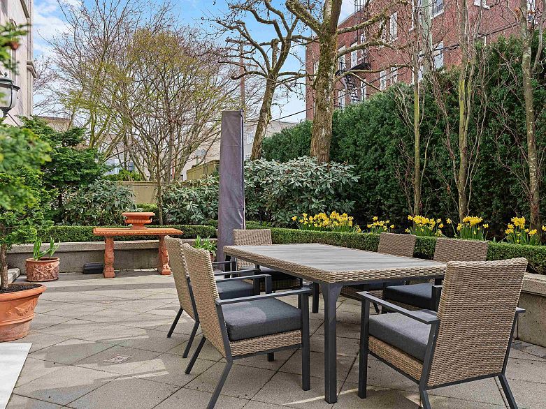 1B 1596 W 14th Avenue