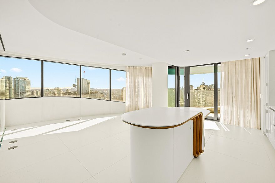 2602 1033 Nelson Street