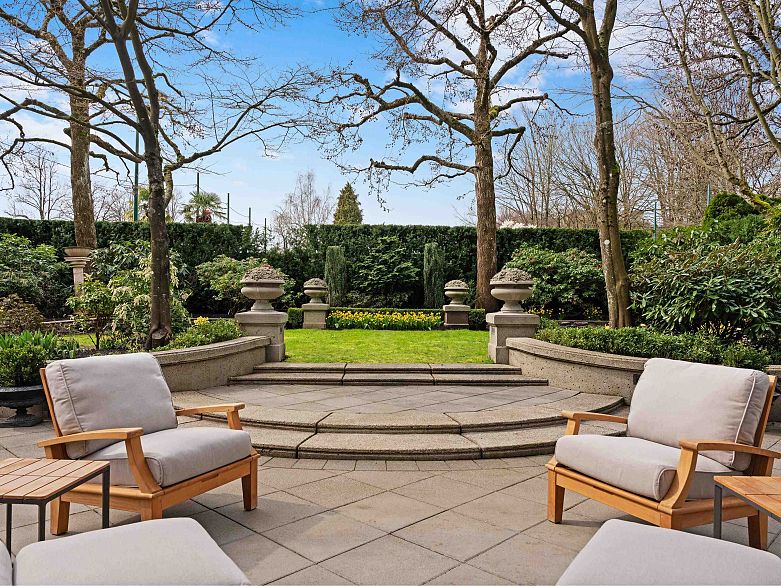 1B 1596 W 14th Avenue